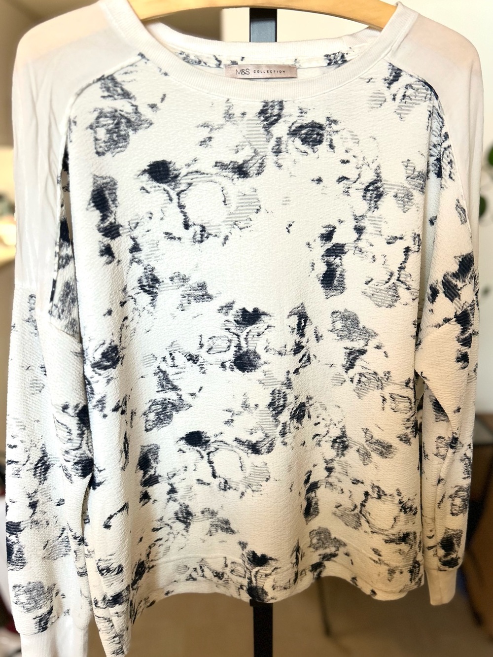 MSCollection White:navy Floral Crewneck top. Waffle weave See through shoulders